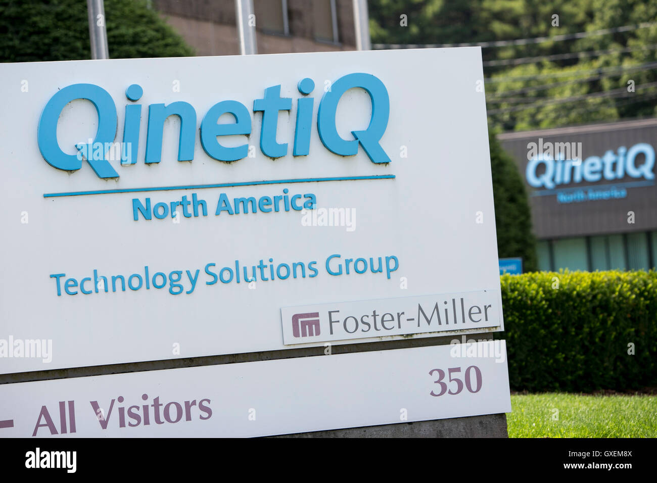Ein Logo Zeichen außerhalb der Hauptsitz von QinetiQ North America in Waltham, Massachusetts am 13. August 2016. Stockfoto
