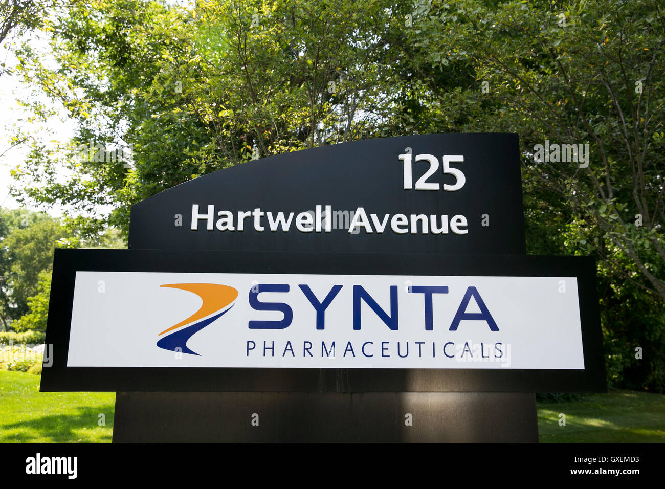 Ein Logo-Zeichen außerhalb einer Einrichtung von Synta Pharmaceuticals Corporation in Lexington, Massachusetts am 13. August 20 besetzt Stockfoto