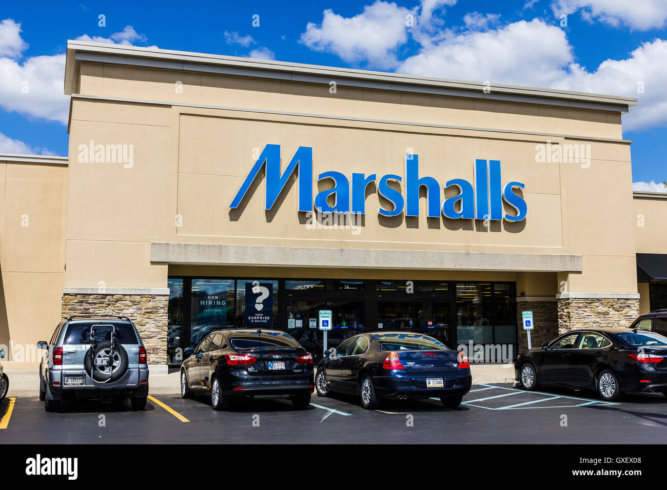 Indianapolis - ca. September 2016: Marshalls Einzelhandel Strip Mall Lage. Marshalls ist eine Tochtergesellschaft von TJX Unternehmen II Stockfoto