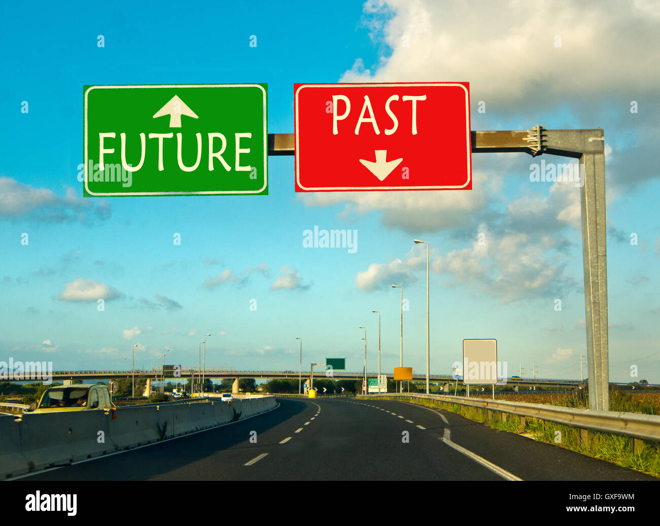 Vergangenheit oder Zukunft? gehen Sie zurück oder läuft zurück? die schwierigen Moment der Entscheidung Stockfoto