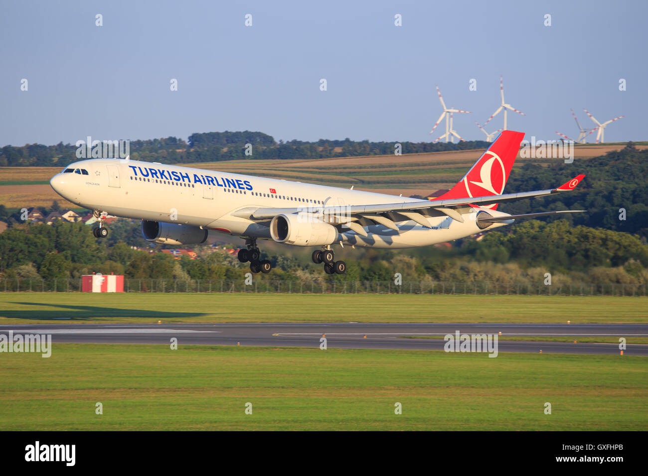 Wien/Österreich 4. Juli 2012: Airbus A330 von turkish Airlines am Flughafen Wien. Stockfoto