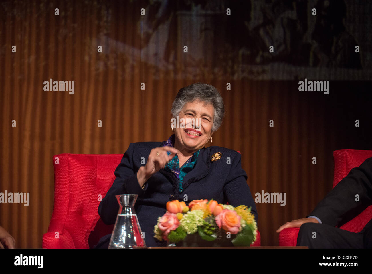 Little Rock Nine Mitglied Carlotta Wände LaNier während einer Diskussion bei der LBJ Presidential Library 13. November 2014 in Austin, Texas. Im Jahr 1957 war LaNier Teil der ersten Gruppe afro-amerikanische Studenten Unterricht in Little Rock Central High School in Little Rock, Arkansas. Stockfoto