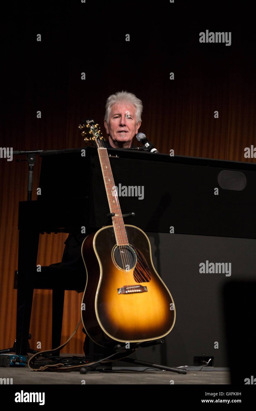 Singer-Songwriterin Graham Nash führt während einer Veranstaltung an der LBJ Presidential Library 8. April 2014 in Austin, Texas. Stockfoto