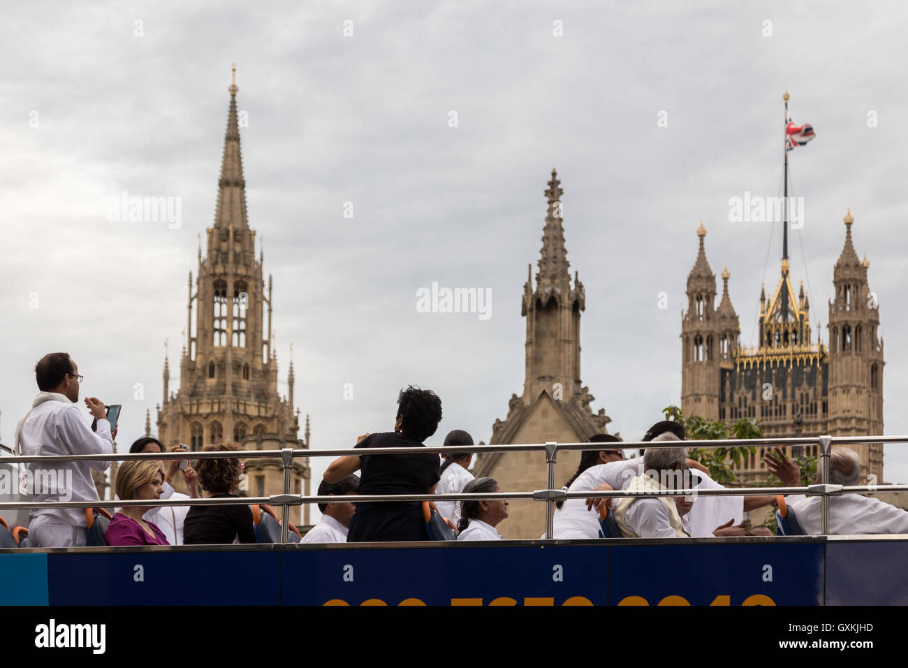 London, 12 September 2016.Tourist bewundern den Westminster-Palast. Stockfoto