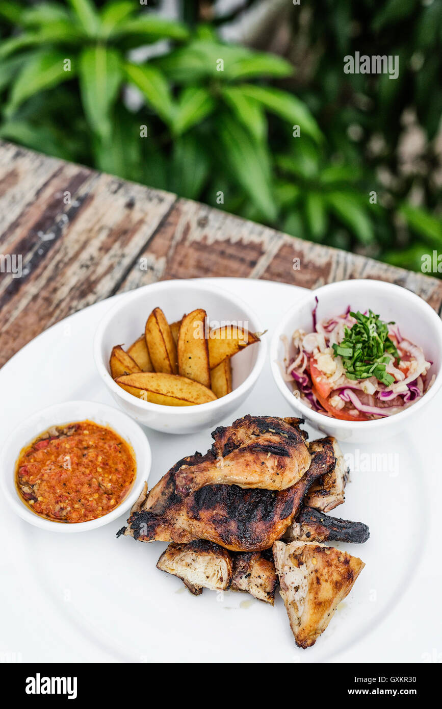 Piri Piri portugiesischen Brathähnchen mit afrikanischen Jindungo pikanter Sauce Essen Stockfoto