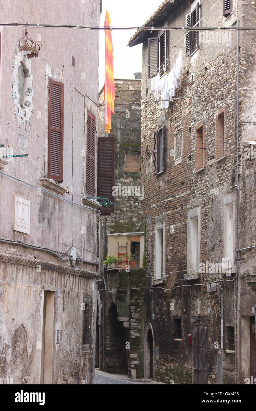 Eine schöne Gasse in der Altstadt von Tivoli, Italien Stockfoto
