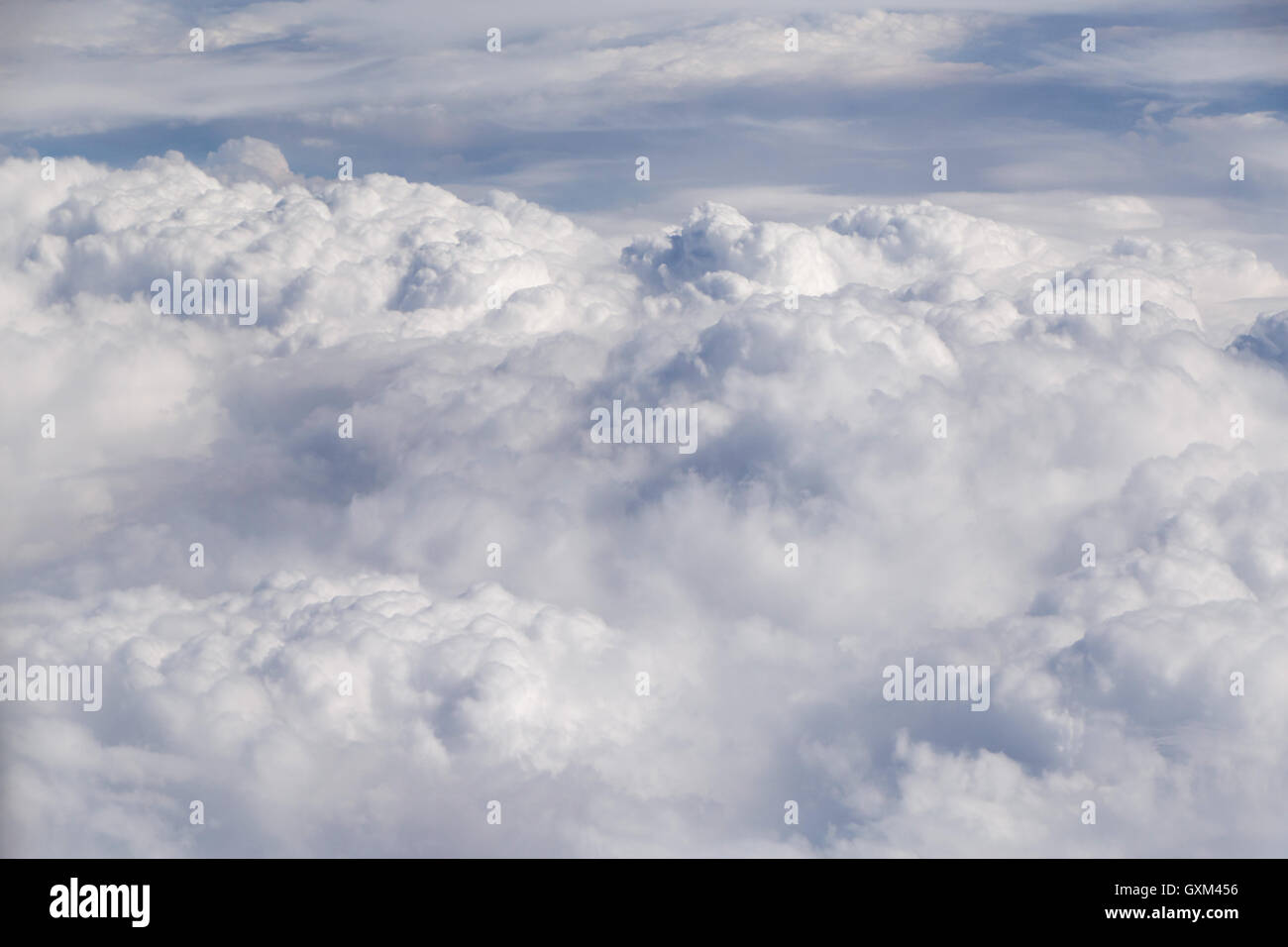 sehen Sie sich auf Wolken aus Flugzeug Stockfoto