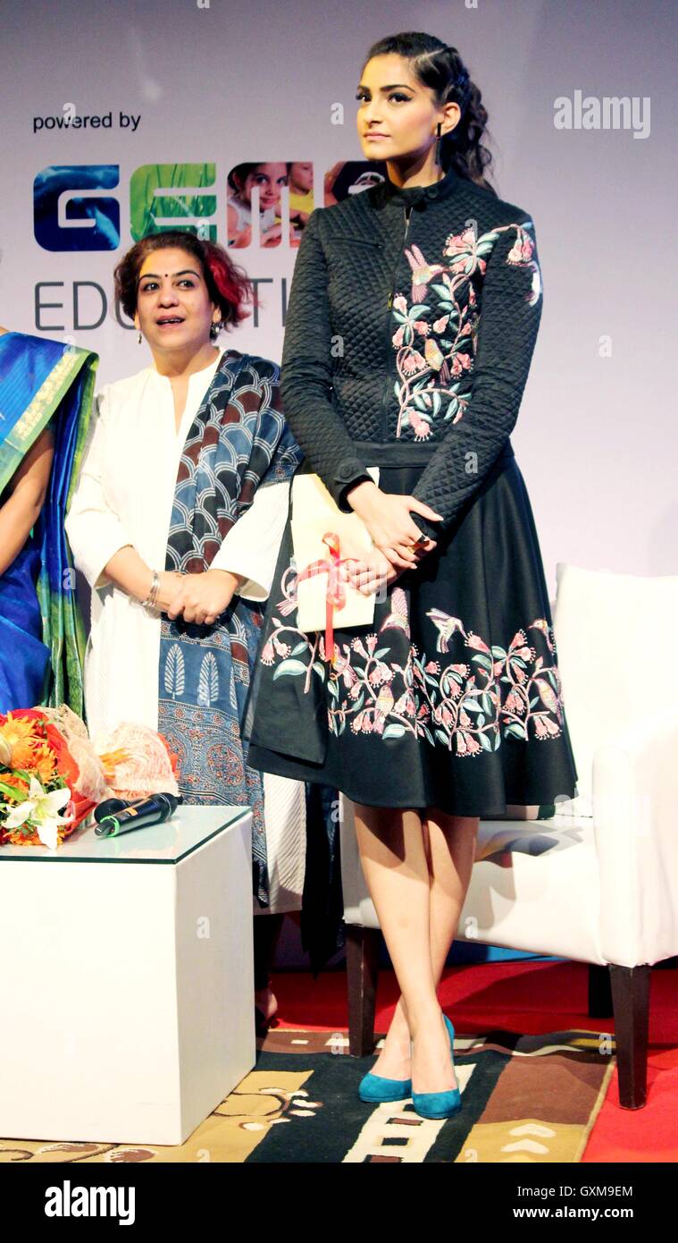 Bollywood-Schauspieler Sonam Kapoor Start der weltweit größte Lektion Indien Programm anlässlich des nationalen Lehrer Tag Gurgaon Stockfoto