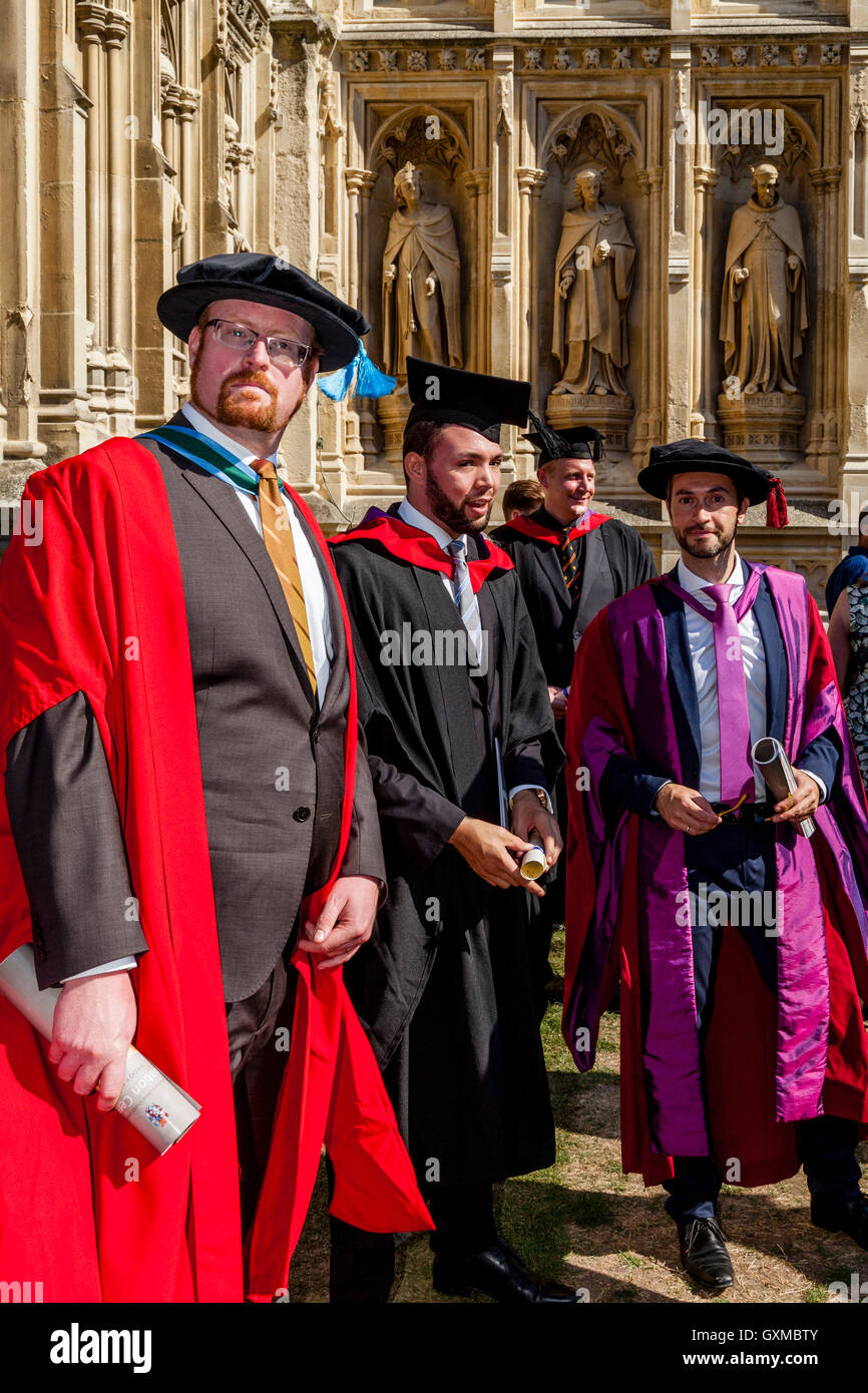 Akademiker bei der Abschlussfeier für Canterbury Christ Church University Studenten, Canterbury Kathedrale, Kent, UK Stockfoto