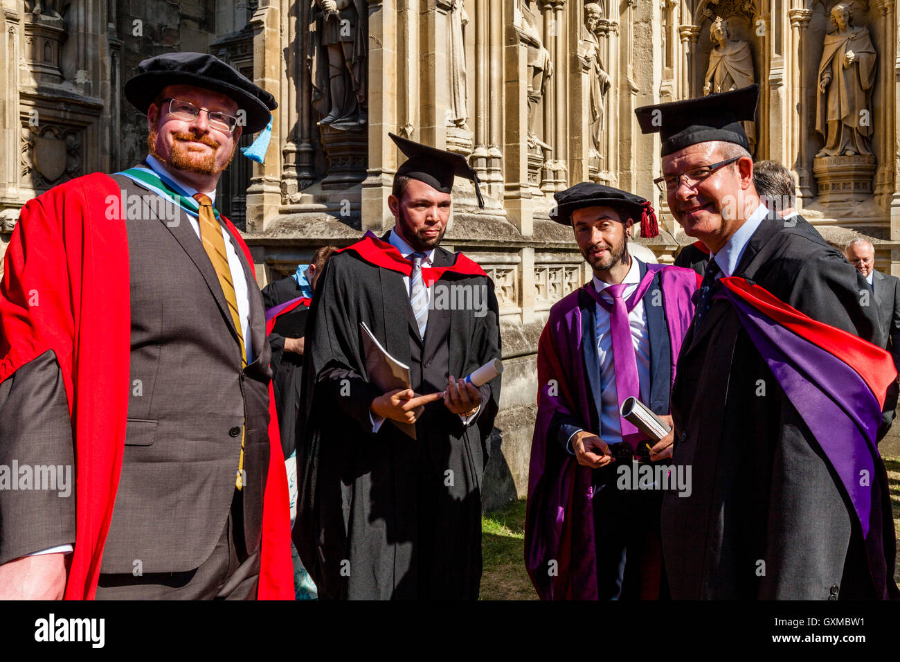 Akademiker bei der Abschlussfeier für Canterbury Christ Church University Studenten, Canterbury Kathedrale, Kent, UK Stockfoto