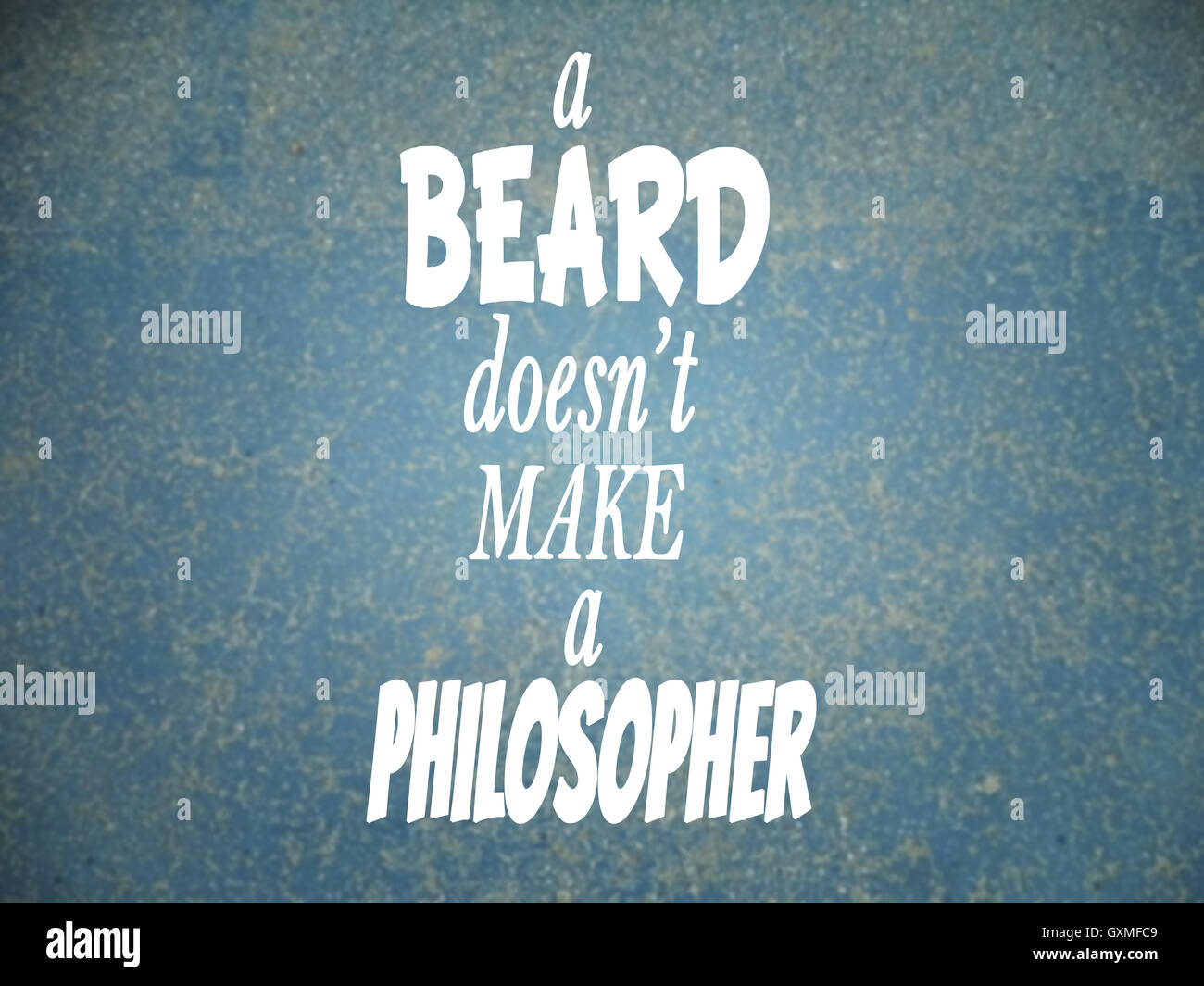 Ein Bart macht kein Philosophe, Beton glatt, Motivation, Zitate, Poster. Unscharfes Bild Stockfoto