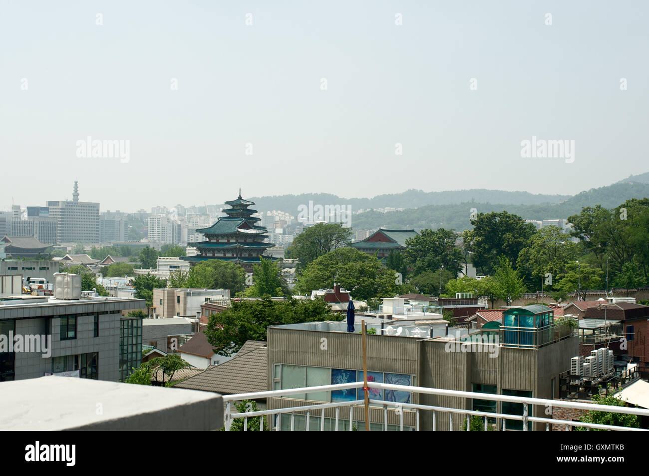 Bukchon Hanok Dorf im Sommer in Seoul, Korea Stockfoto