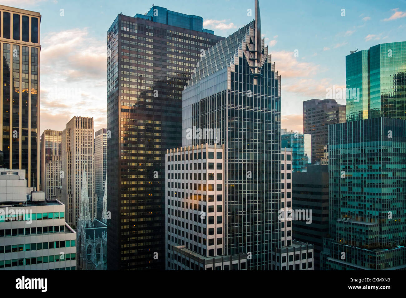 Die gegenseitige of America bauen und umliegende Gebäude, New York, Vereinigte Staaten von Amerika. Stockfoto