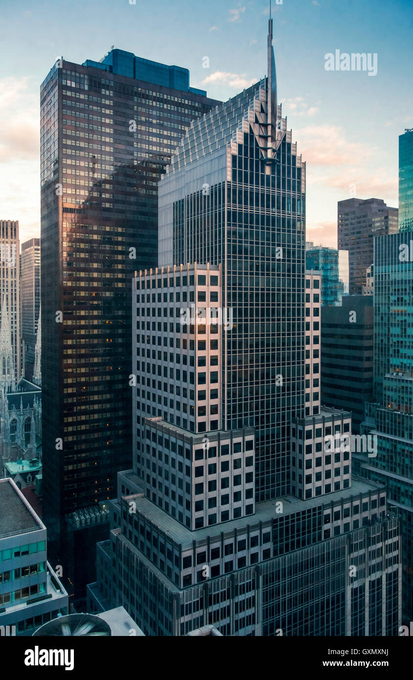 Die gegenseitige of America bauen und umliegende Gebäude, New York, Vereinigte Staaten von Amerika. Stockfoto