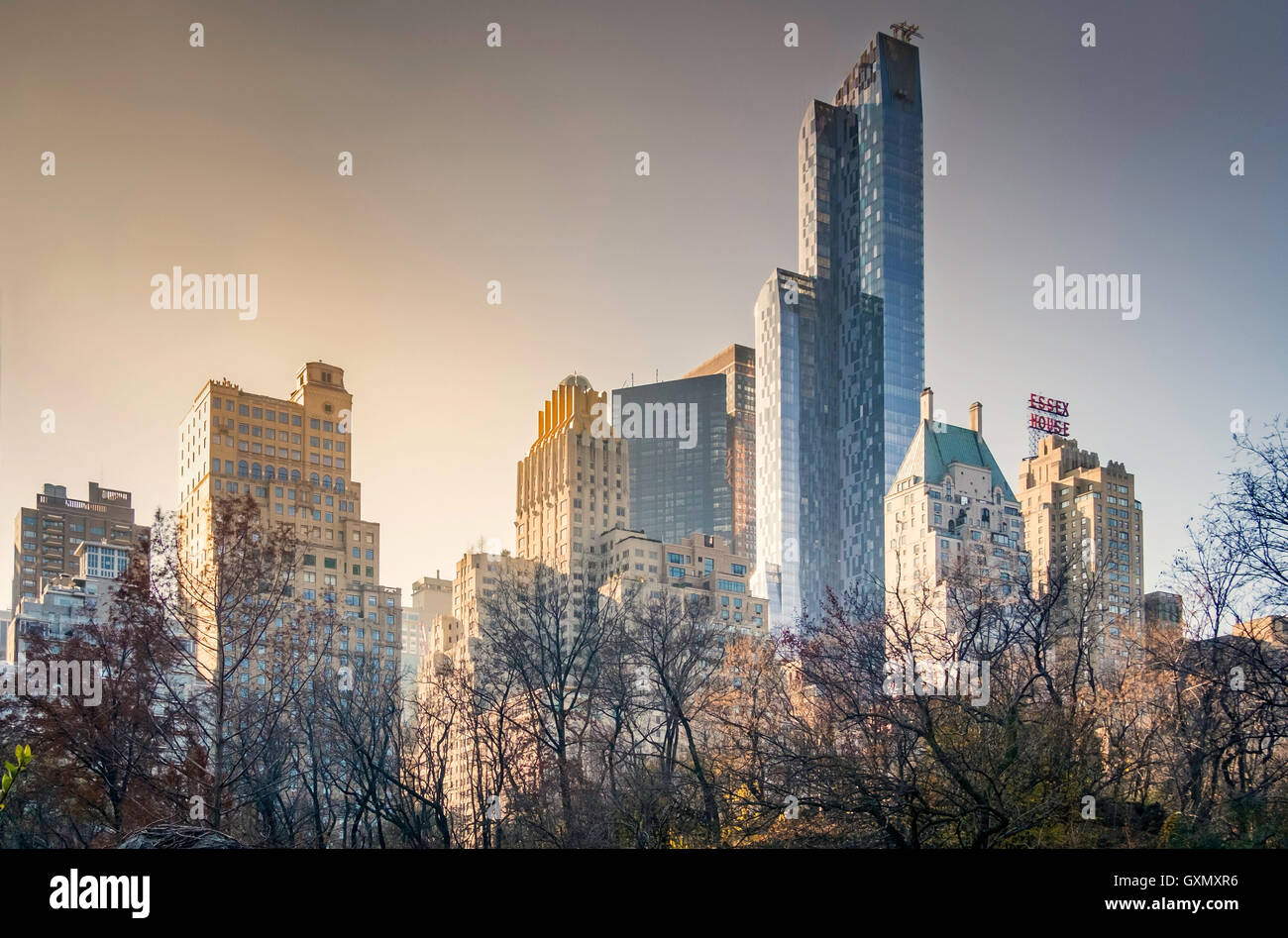 Gebäude rund um Central Park in New York, Vereinigte Staaten von Amerika. Stockfoto