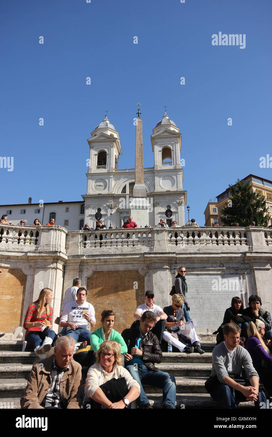 Kirche von Trinità dei Monti, von der Treppe an der Piazza di Spagna, Rom, Italien Stockfoto