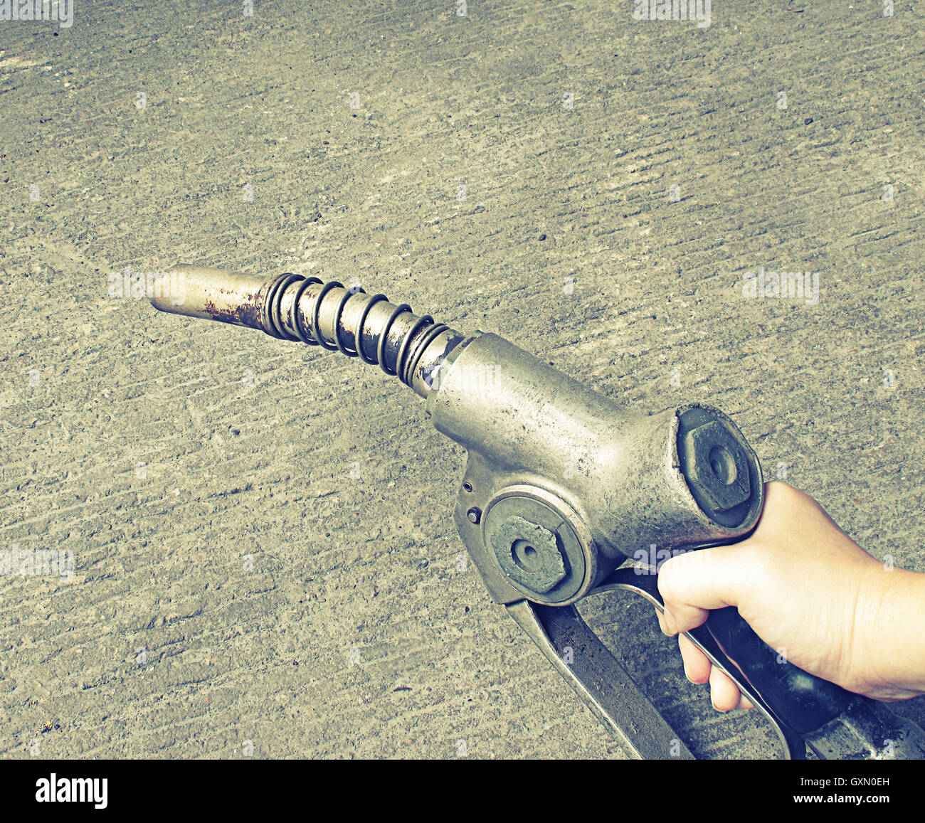Hand, die alten Zapfsäule (Vintage-Effekt Stil und Rauschen) Stockfoto