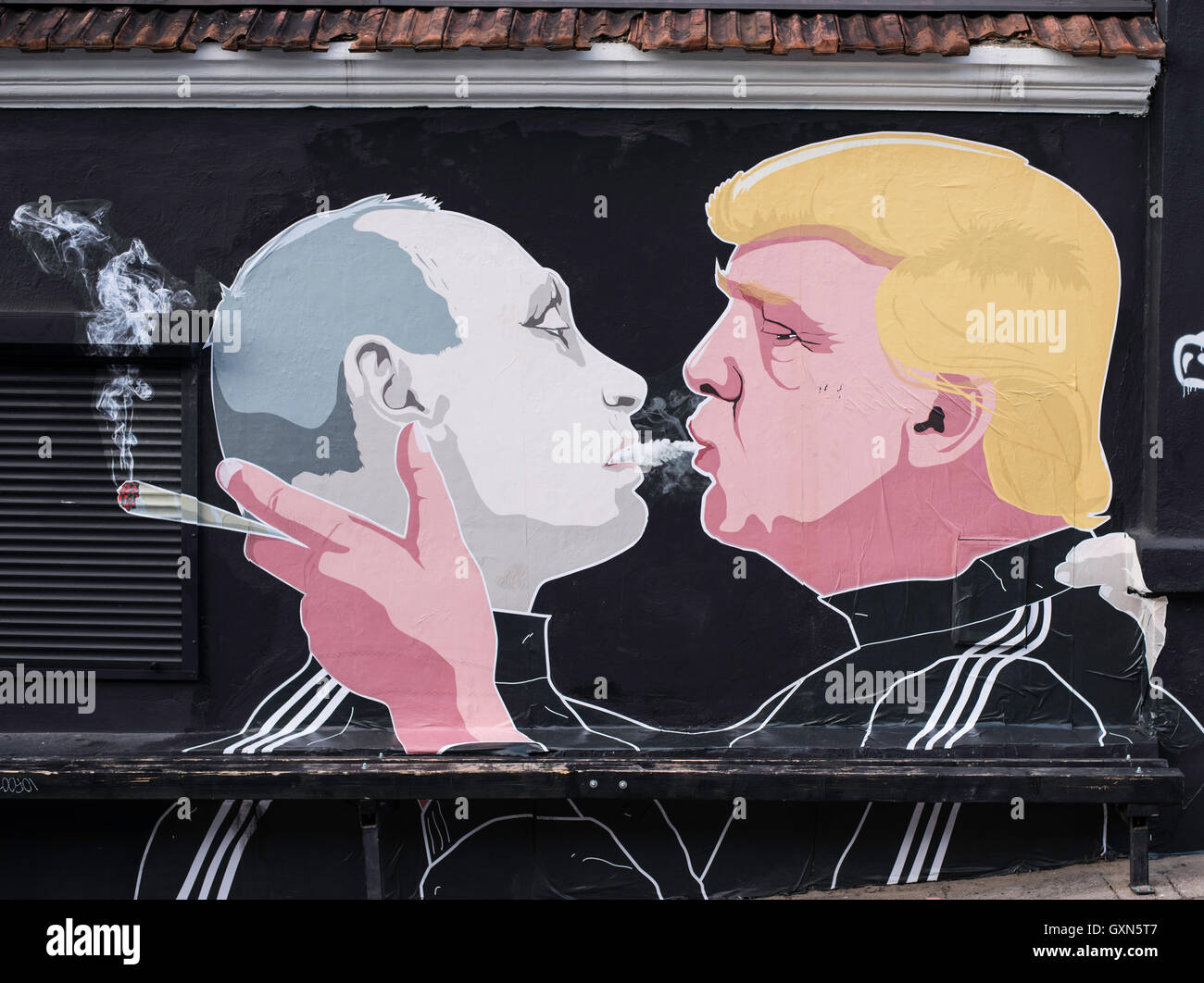 Vilnius, Litauen. 16. September 2016. Neues Bild von Vladimir Putin und Donald Trump Kuss in Vilnius, Litauen-Credit: Aleksandr ausschauen/Alamy Live News Stockfoto