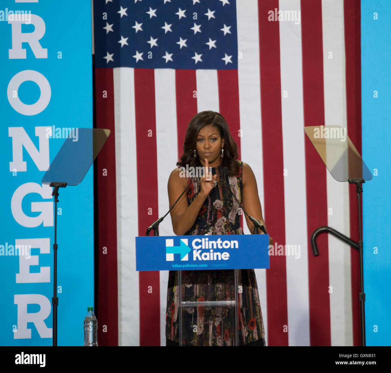 Fairfax, VA 16. September 2016, USA: First Lady Michelle Obama erscheint bei einer Kundgebung auf dem Campus der George Mason University in Fairfax, VA.  Patsy Lynch/MediaPunch Stockfoto
