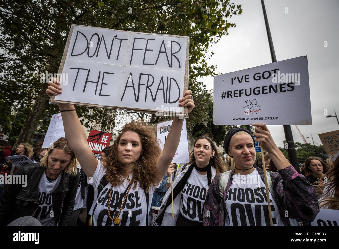 London, UK. 17. September 2016. Willkommen hier Massenprotest Flüchtlinge marschieren zum Platz vor dem Parlament in Westminster Credit: Guy Corbishley/Alamy Live News Stockfoto