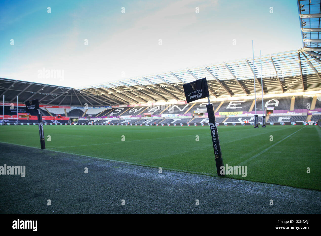 Der Liberty Stadium, Swansea, Wales, Großbritannien. 17. September 2016. Der Fischadler Benetton Rugby (Treviso) in das Guinness Pro 12 V. Urheberrecht: Andrew Lewis/Alamy Live-Nachrichten Stockfoto