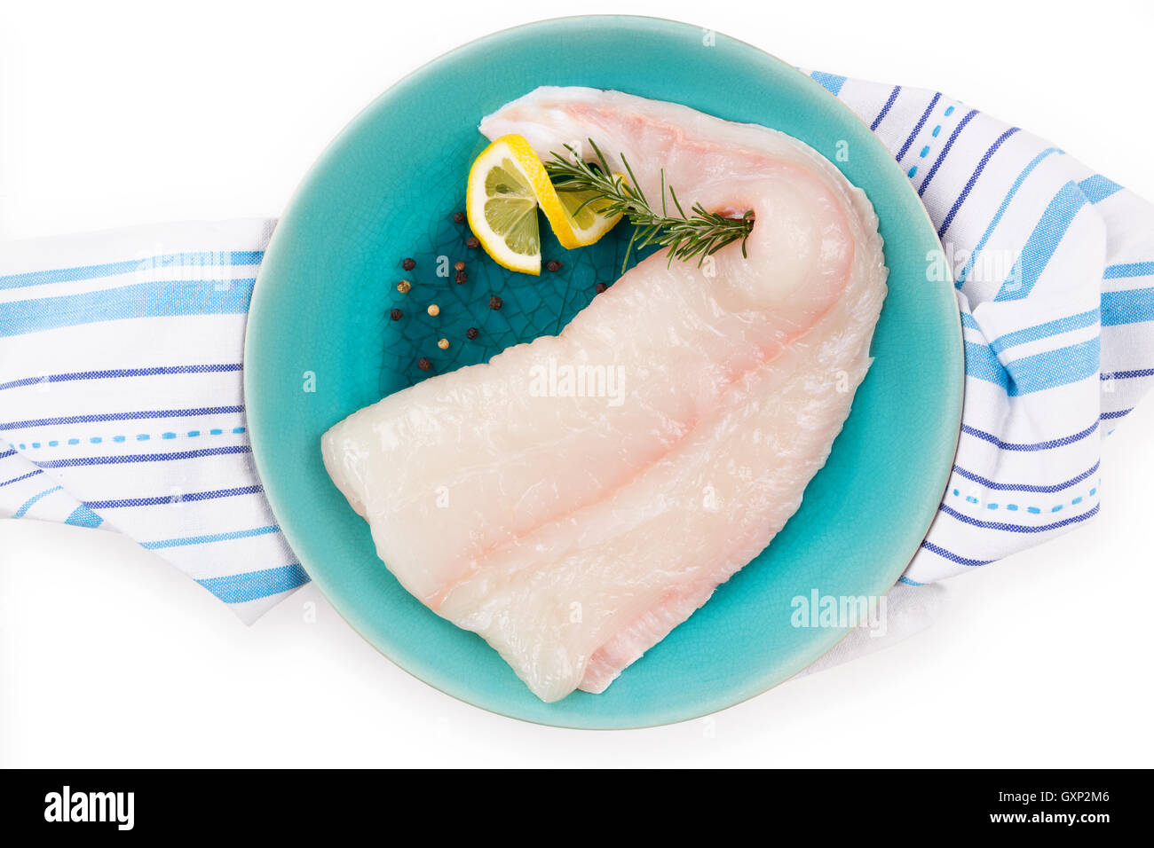 Rohe Heilbutt Filet auf Platte. Kulinarischen Meeresfrüchte kochen. Stockfoto