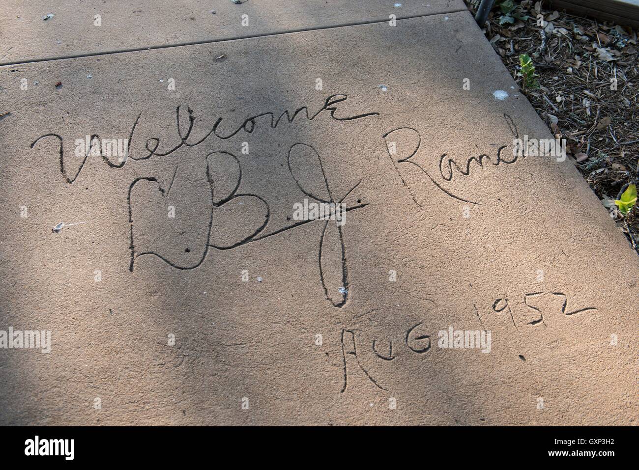 Einen handgeschriebenen Gruß graviert in Beton vom August 1962 empfängt die Besucher in die LBJ Ranch 16. Juni 2016 in Stonewall, Texas. Stockfoto