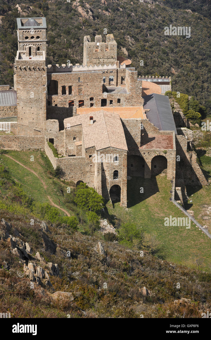 Benediktiner Kloster Sant Pere de Rodes. Girona. Spanien. Vertikal Stockfoto