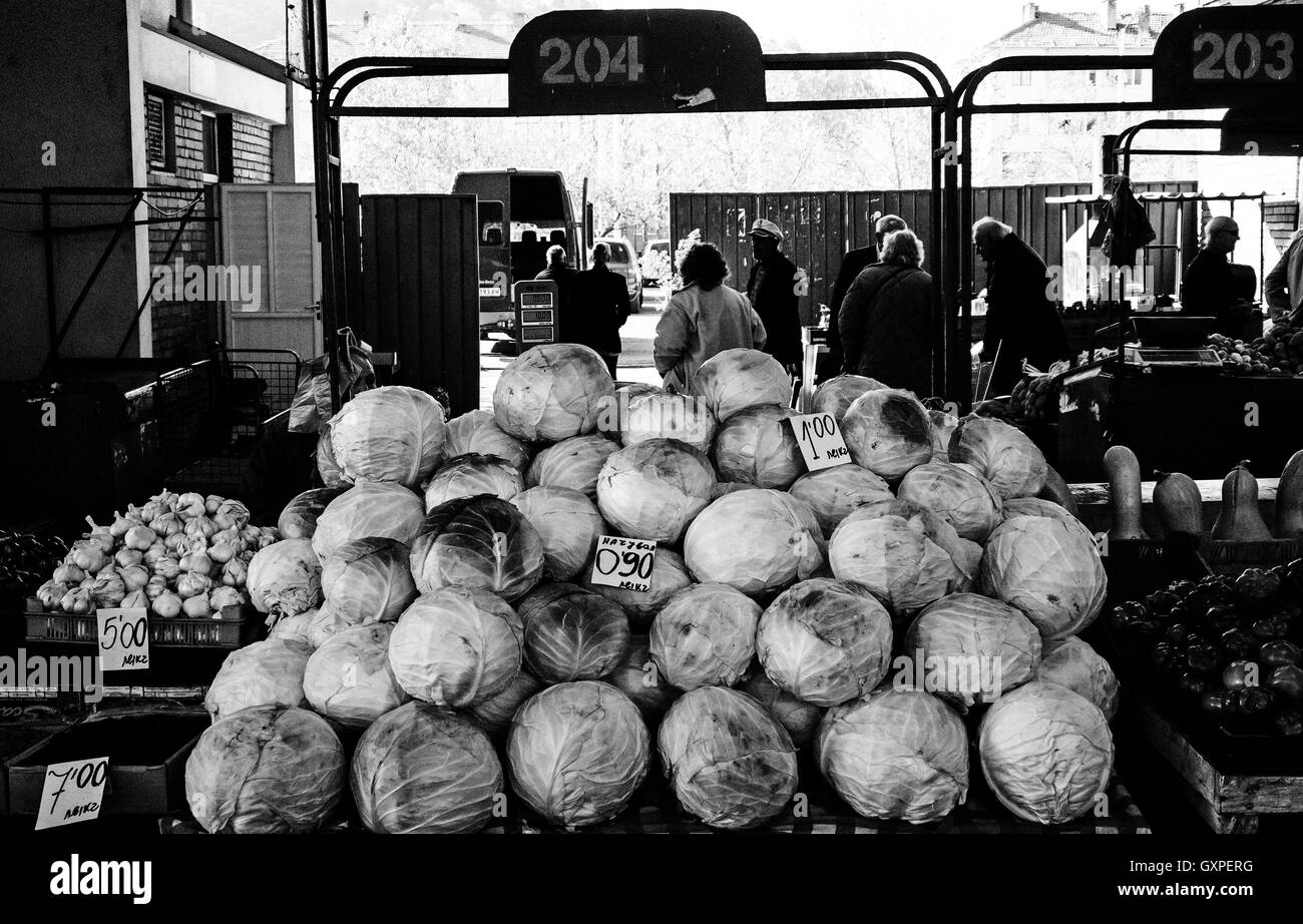 Seine wie Schritt zurück in der Zeit leben und Kultur, Straßenmarkt Stall voller Winter Kohl © Clifford Norton/Alamy Live Stockfoto