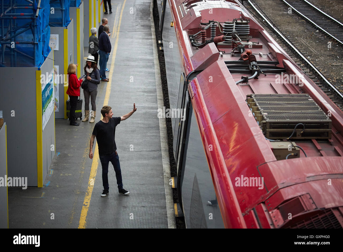 Carlisle Railway Bahnhof verlassen Carlisle, Cumbria natives Alstom Class 390 Pendolino West Coast Main Line (WCML) franchi Stockfoto