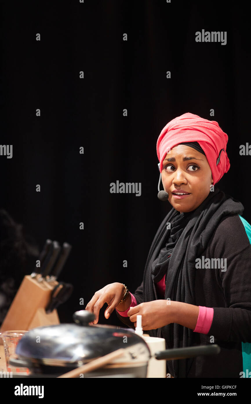 Nadiya Hussain Porträt von Koch Berühmtheit, Great British Bake Off Sieger, beim Essen und trinken Festival Bolton Stockfoto