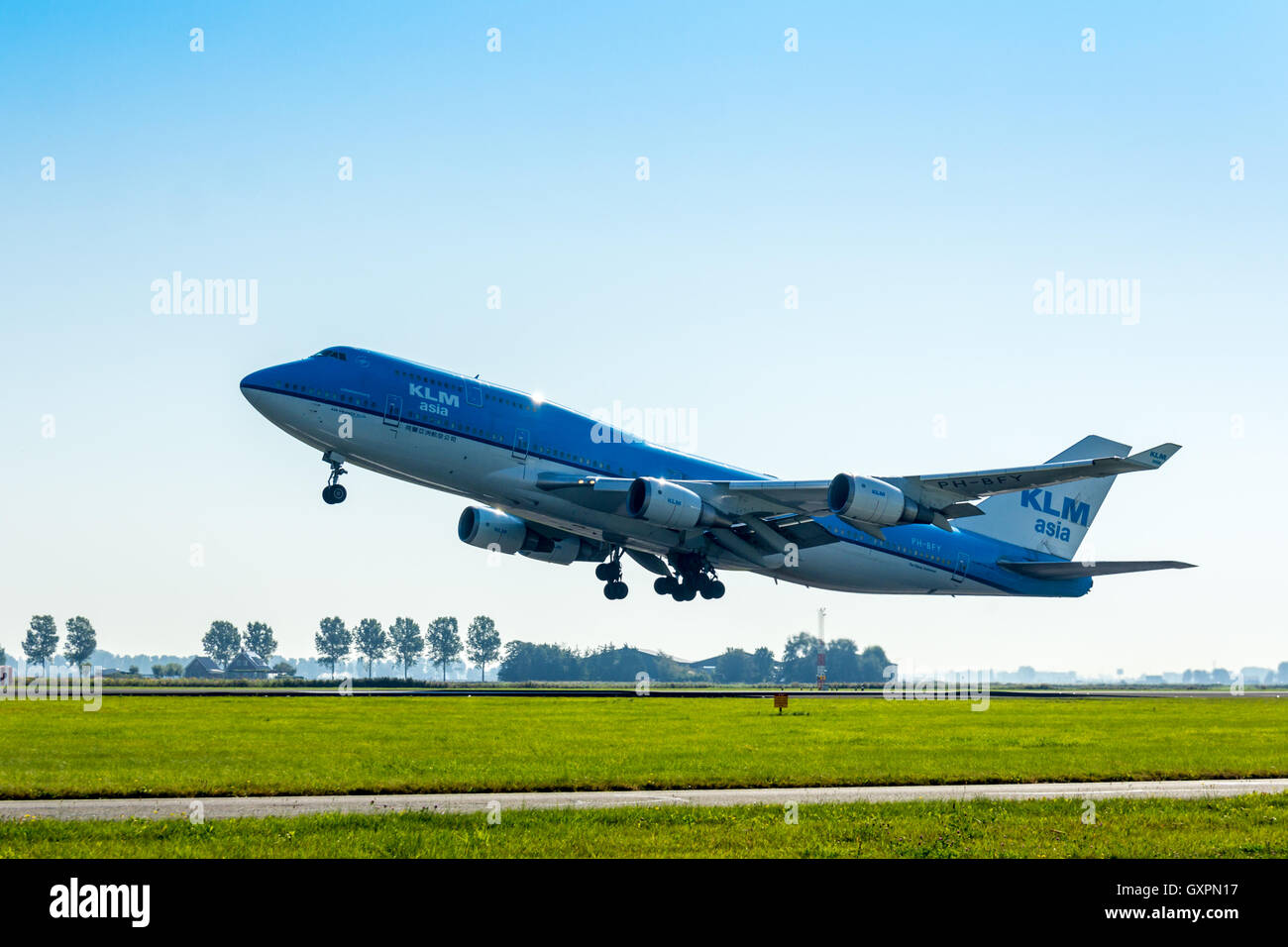 Polderbaan Flughafen Schiphol, Niederlande - 20.September 2016: KLM Air France Boeing 747, die auf dem Amsterdamer Flughafen Schiphol Stockfoto