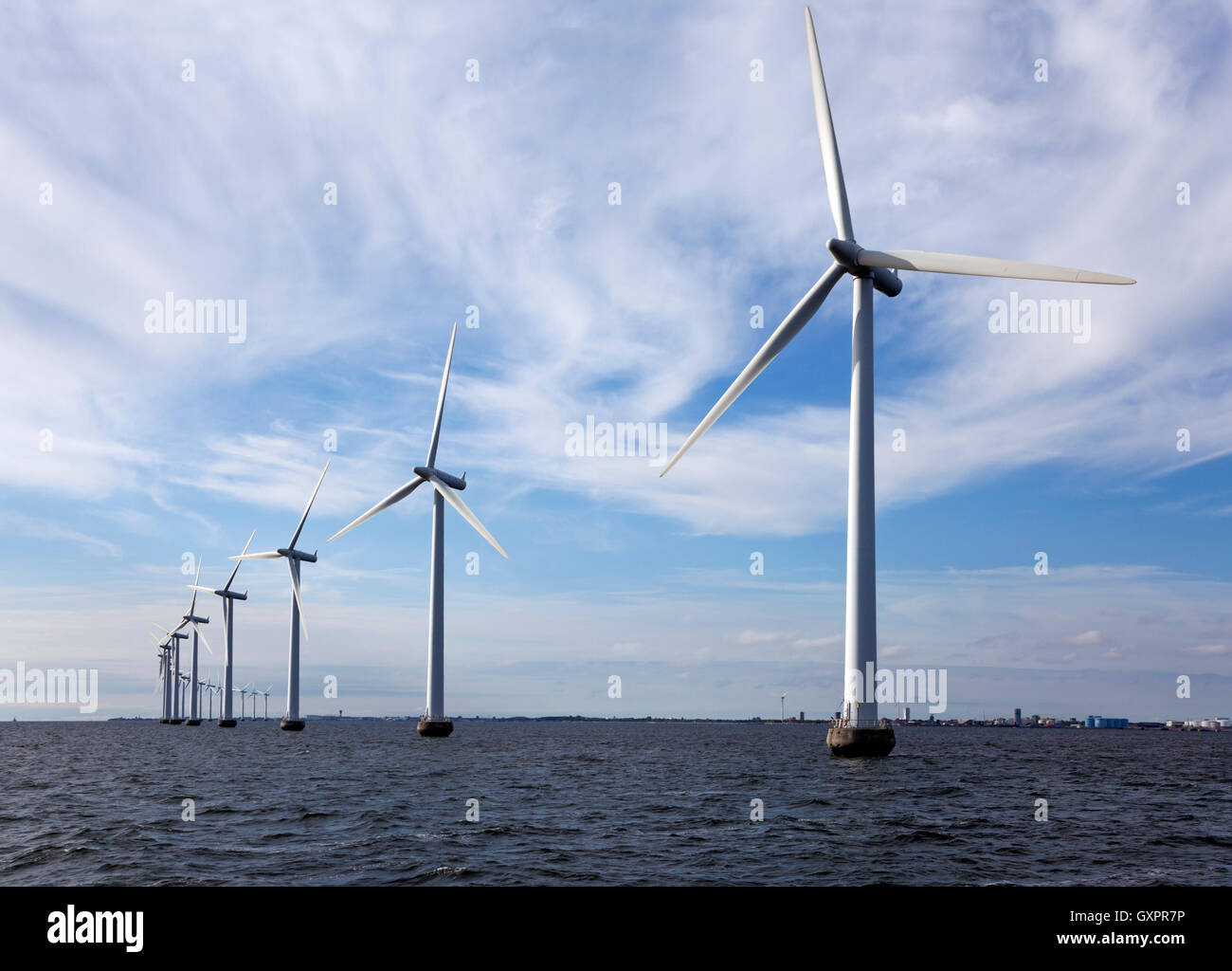 Middelgrund Offshore Windpark vor der Küste des Kopenhagener Hafens, Dänemark. Eigentum je 10, Middelgrundens Wind Turbine Cooperative und HOFOR. Stockfoto