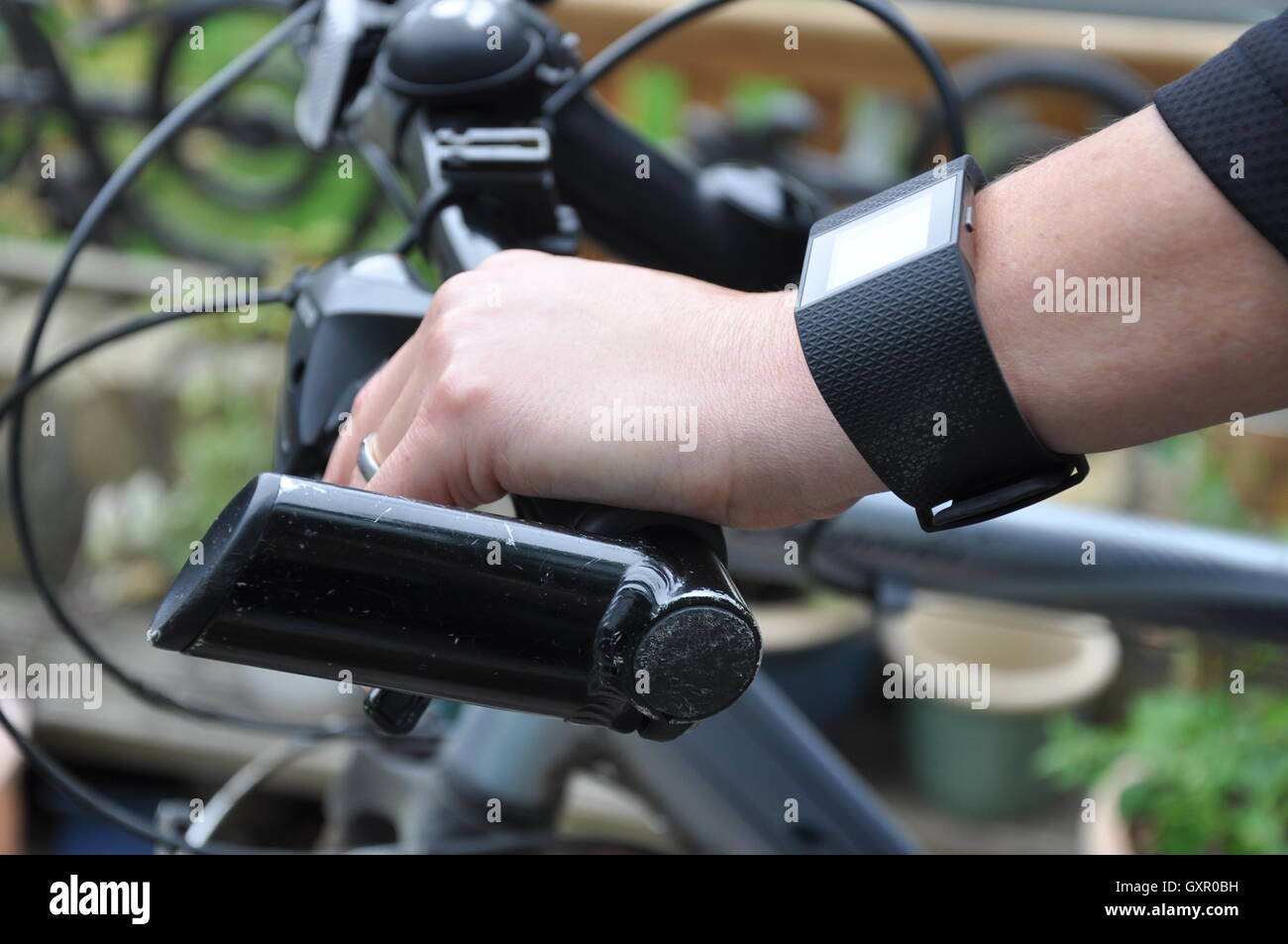 Tragbare Technologie Radfahrer Stockfoto