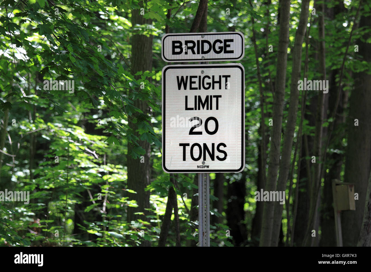 Gewicht Begrenzung Schild Long Island New York zu überbrücken Stockfoto