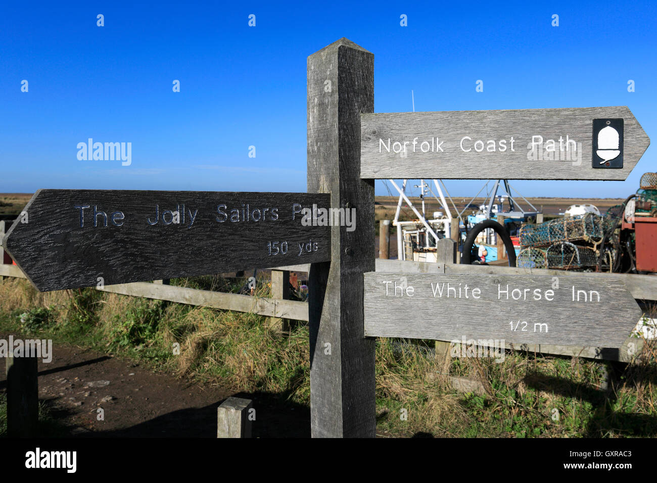 Hölzernen Fußweg Zeichen, North Norfolk Küste Weg, England, UK Stockfoto