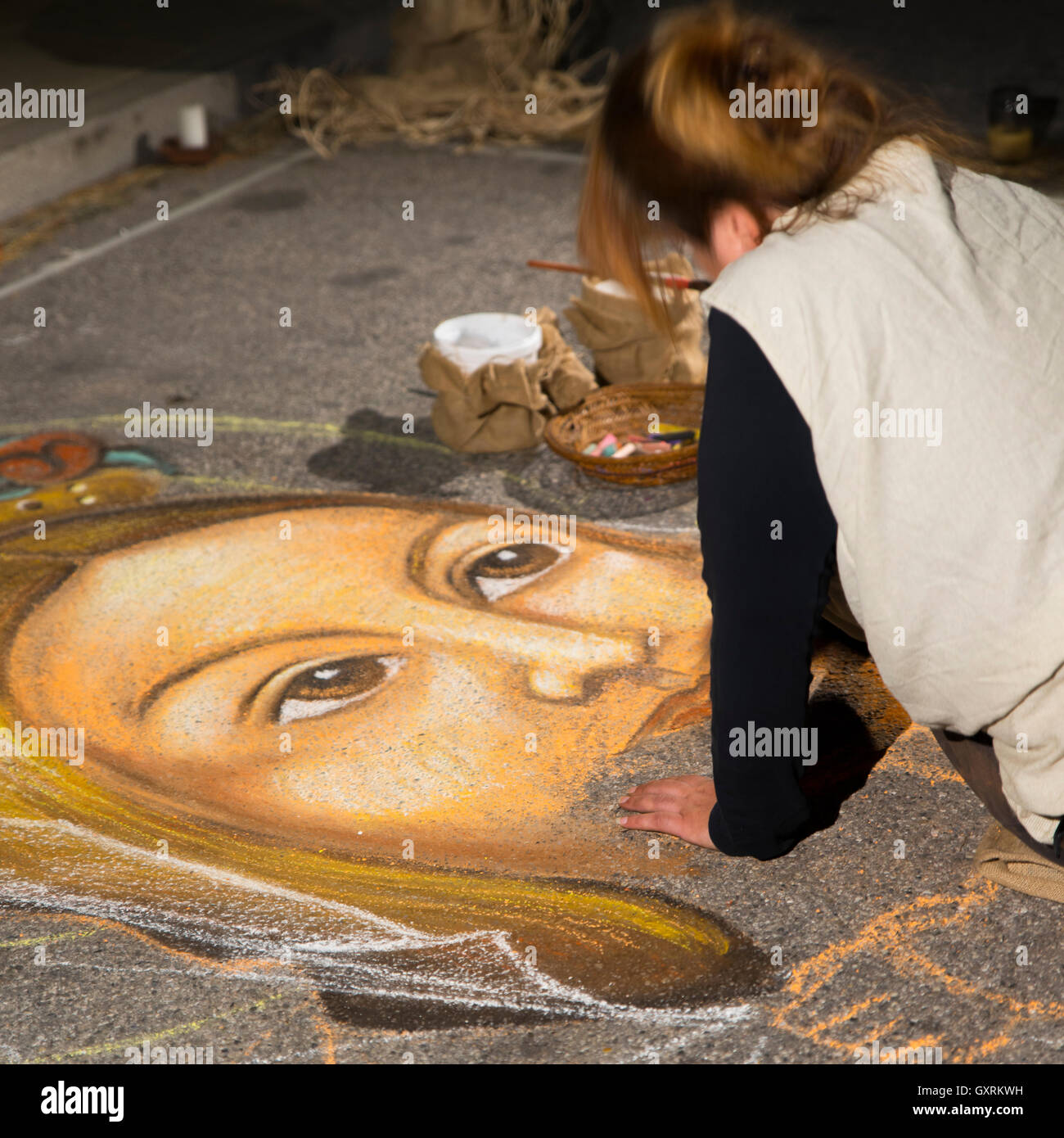 Streetart-Künstler, der das Antlitz Jesu malt Stockfoto