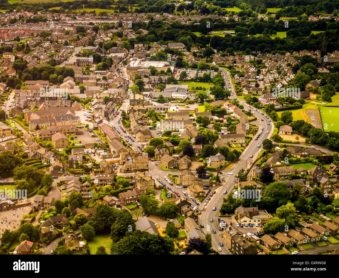 Luftaufnahme des typischen Vorstadtbereich mit Häuser und Geschäfte Stockfoto