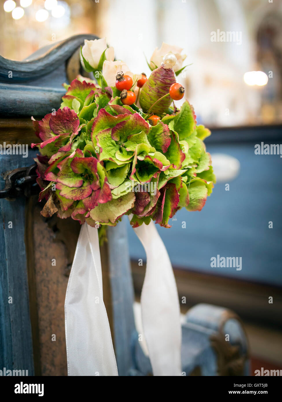 Kirche-Blumen-arrangement Stockfoto