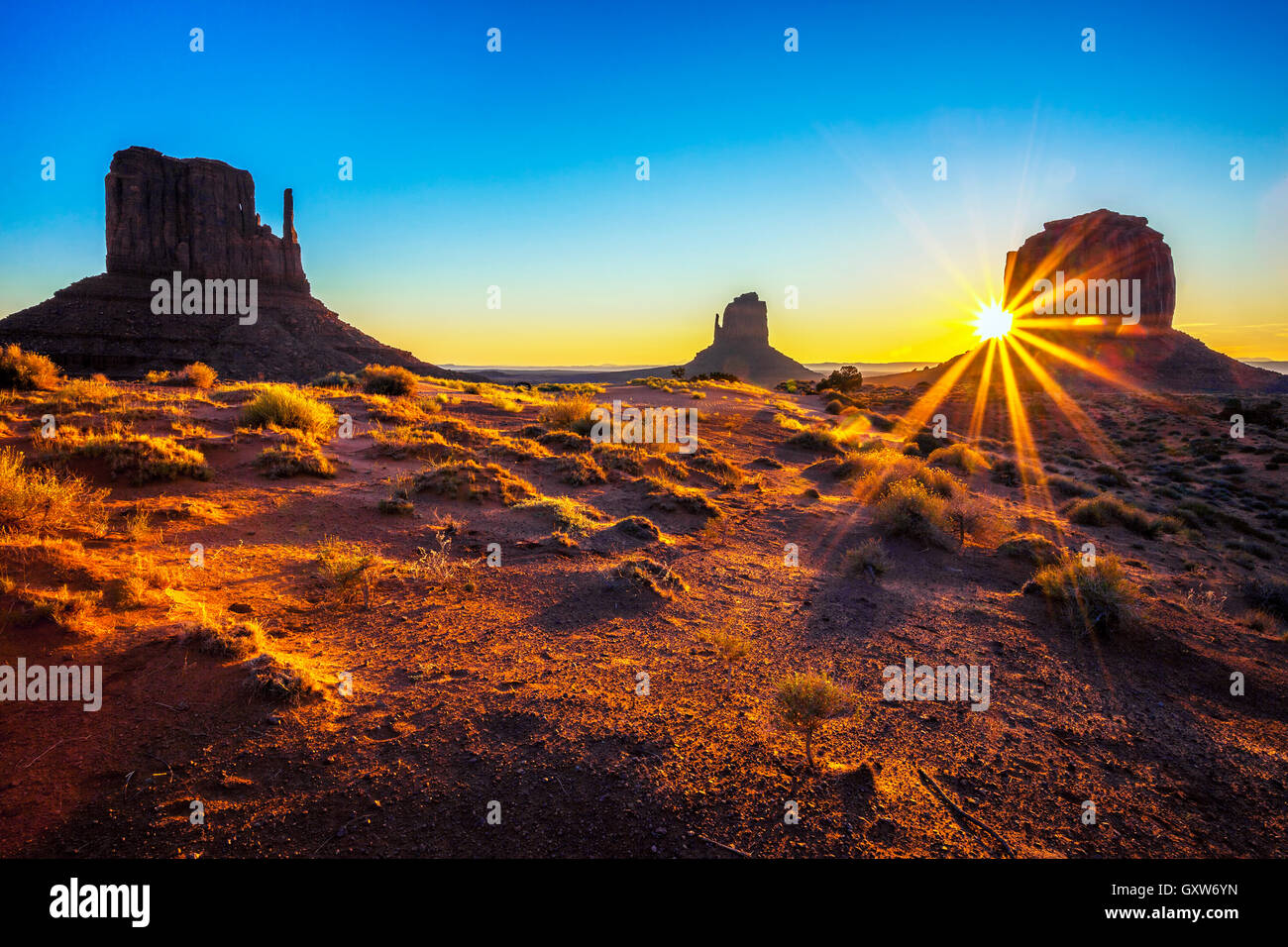 Sonnenaufgang im Monument Valley Stockfoto