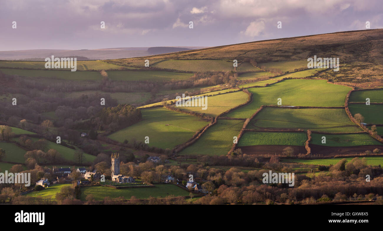 Das malerische Dorf von Widecombe-in-the-Moor im Dartmoor National Park, Devon, England. Winter (Februar) 2016. Stockfoto
