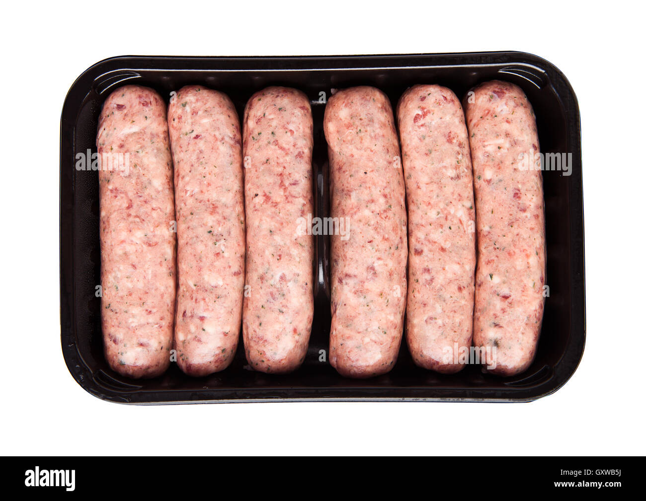 Paket von rohem Rindfleisch Würstchen isoliert auf weißem Hintergrund Stockfoto