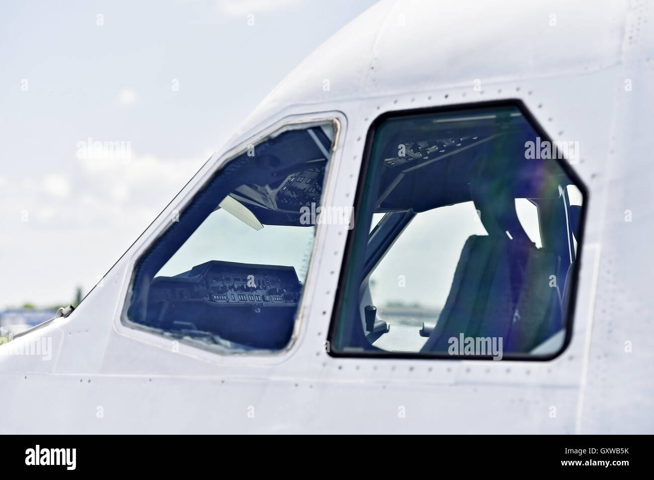 Detail mit pilot Cockpit gesehen von außen Flugzeug geschossen Stockfoto