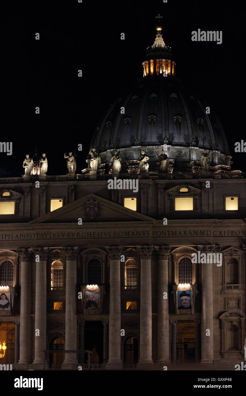 Ein Detail des Vatikan bei Nacht, il Vaticano, Roma, Rom, Nightshot, Saint Peter, San Pietro, Italien Stockfoto