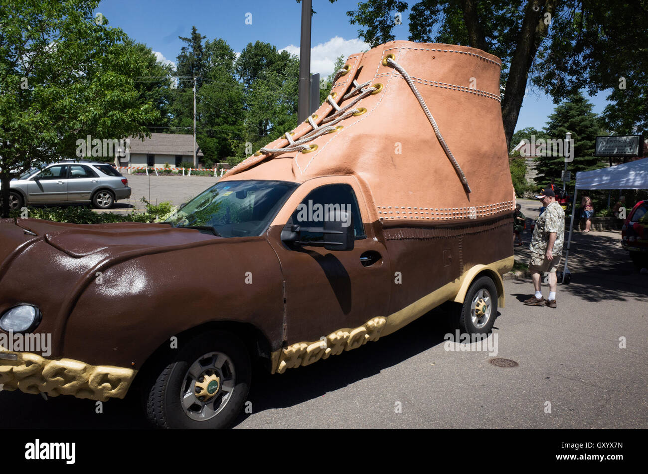 Die l.l. Bean Bootmobile feiert seinen 100. Geburtstag, am Grand Old Day Feierlichkeiten angezeigt. St Paul Minnesota MN USA Stockfoto