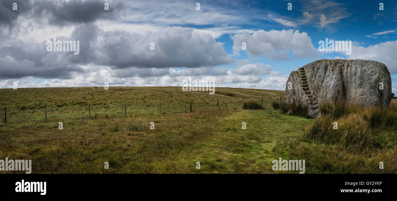 Der große Stein Fourstones glazialen unberechenbar auf Tatham fiel, North Yorkshire, North West England, UK. Stockfoto