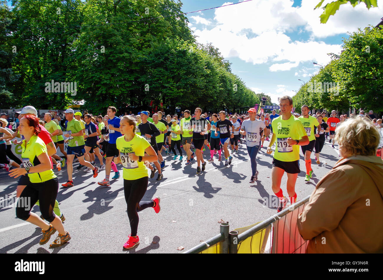 Teilnehmer des Jüri Jaansons jährlichen Laufveranstaltung in Pärnu, Estland Stockfoto