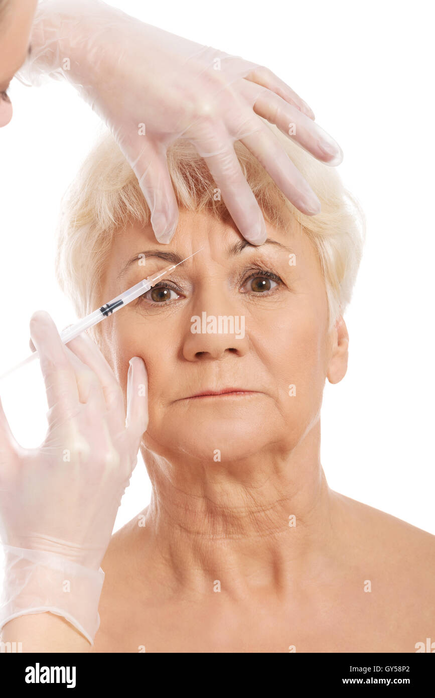 Eine alte Frau mit einer Injektion-Beauty-Konzept. Stockfoto