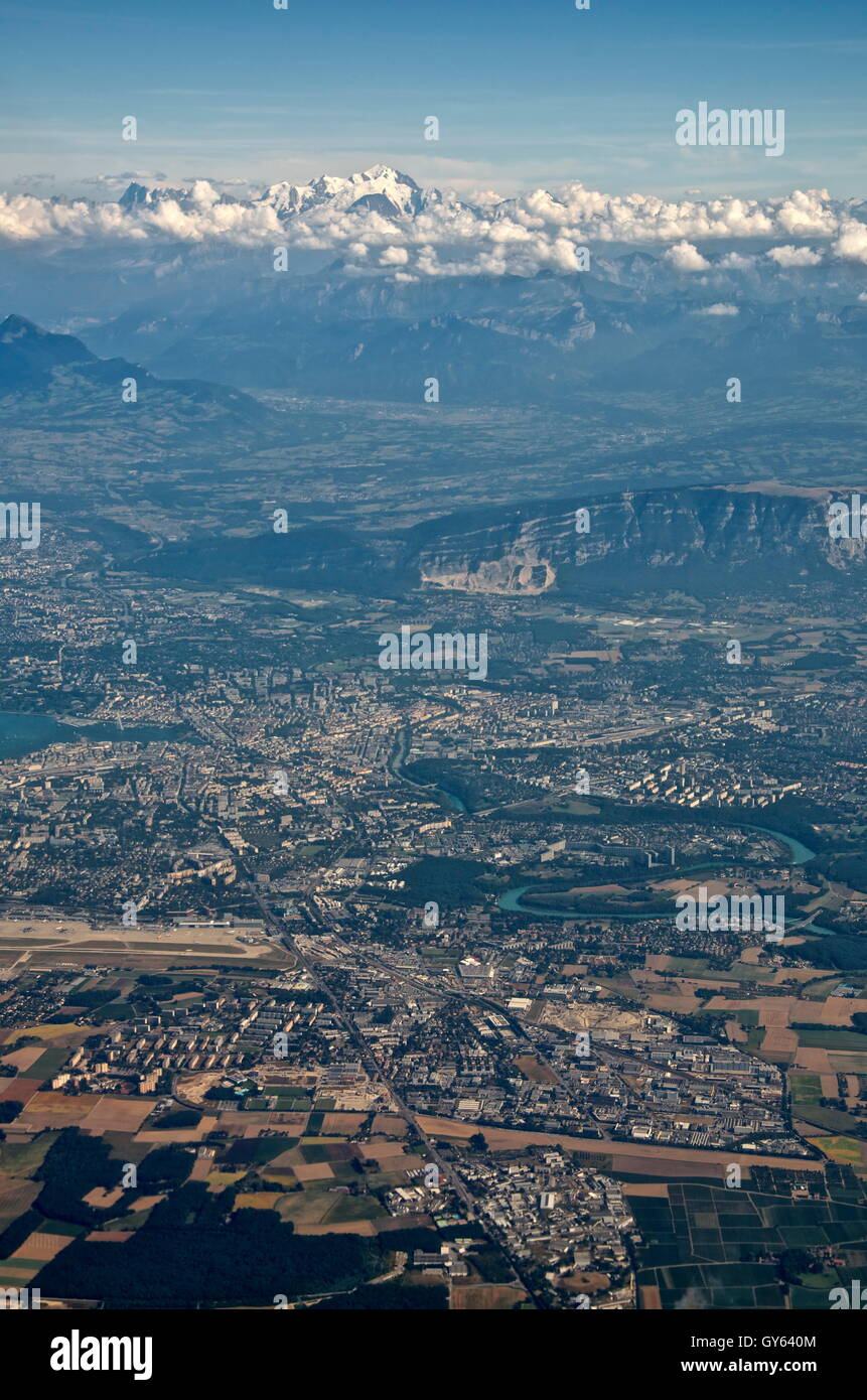 Blick auf den Mont Blanc aus einem Flugzeug über Frankreich nach Genf fliegen Stockfoto