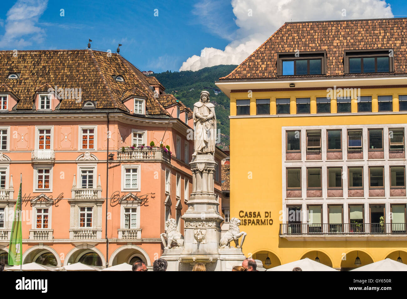 Bozen Stadt und die Statue von Walther von der Vogelweide, Provinz Bozen, Trentino-Südtirol, Italien. Stockfoto